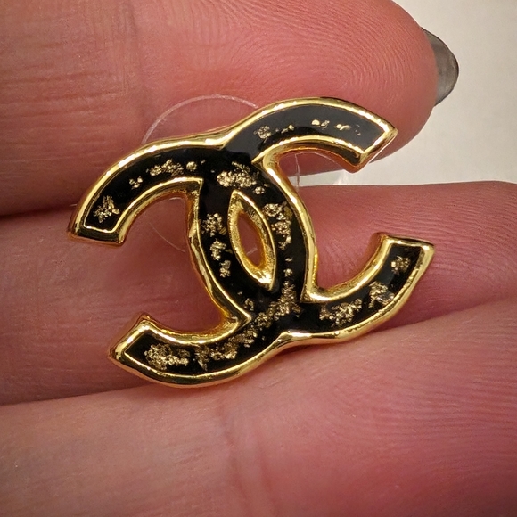 SOLD DIRECTLY Auth Chanel black with gold flake CC stud earrings Med/LRG size! - Picture 12 of 14